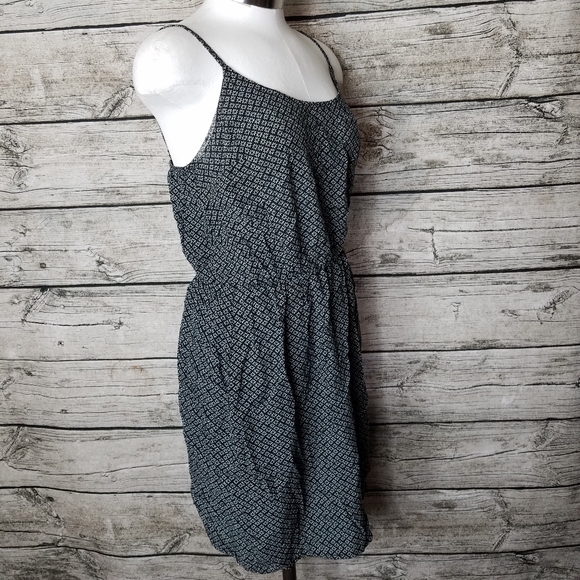 Old Navy Women Black Casual Dress S.Pit to pit approx:  16 inches Right shoul - Picture 4 of 7